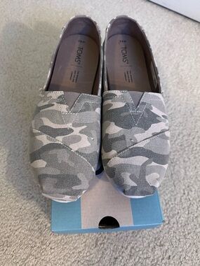 TOMS Alpargata camo print sz 8 1/2